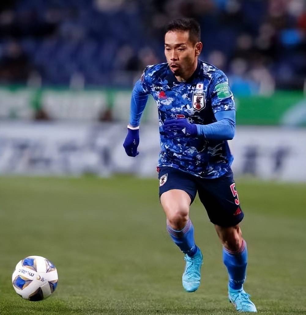 关于日本年轻后卫加盟法甲劲旅，展示亚洲实力的信息