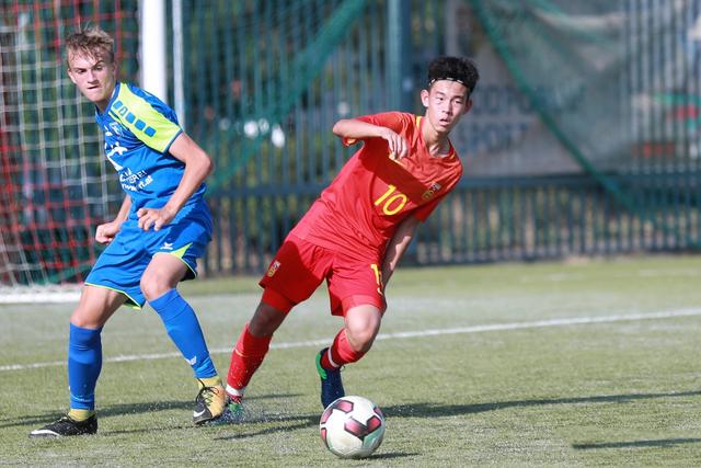 关于日本年轻后卫加盟法甲劲旅，展示亚洲实力的信息