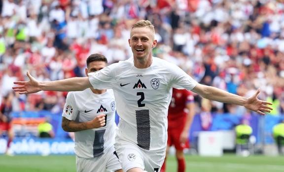 塞尔维亚战平稳固小组头名积分的简单介绍