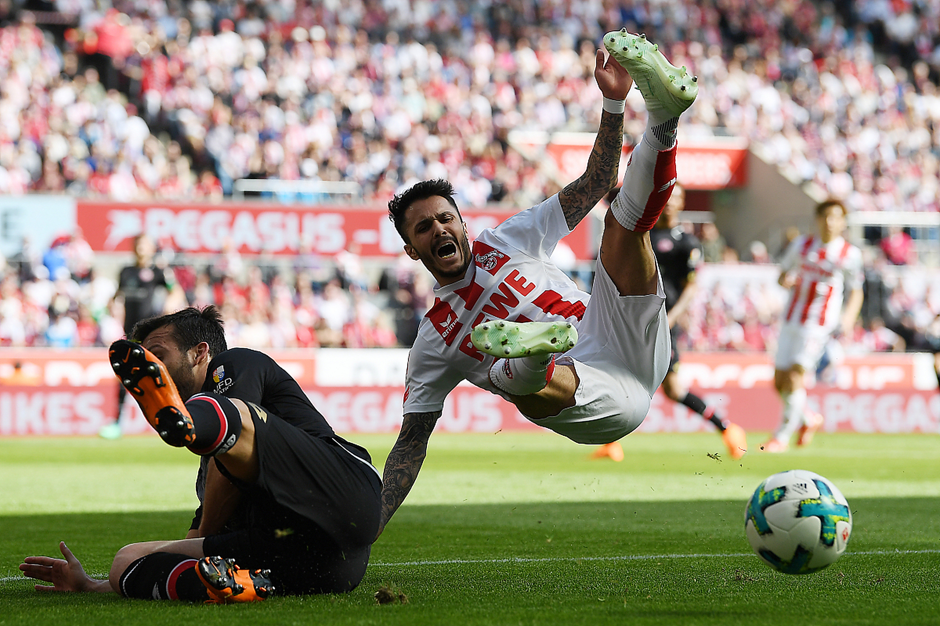包含美因茨逆转取胜，保级形势稍有起色的词条