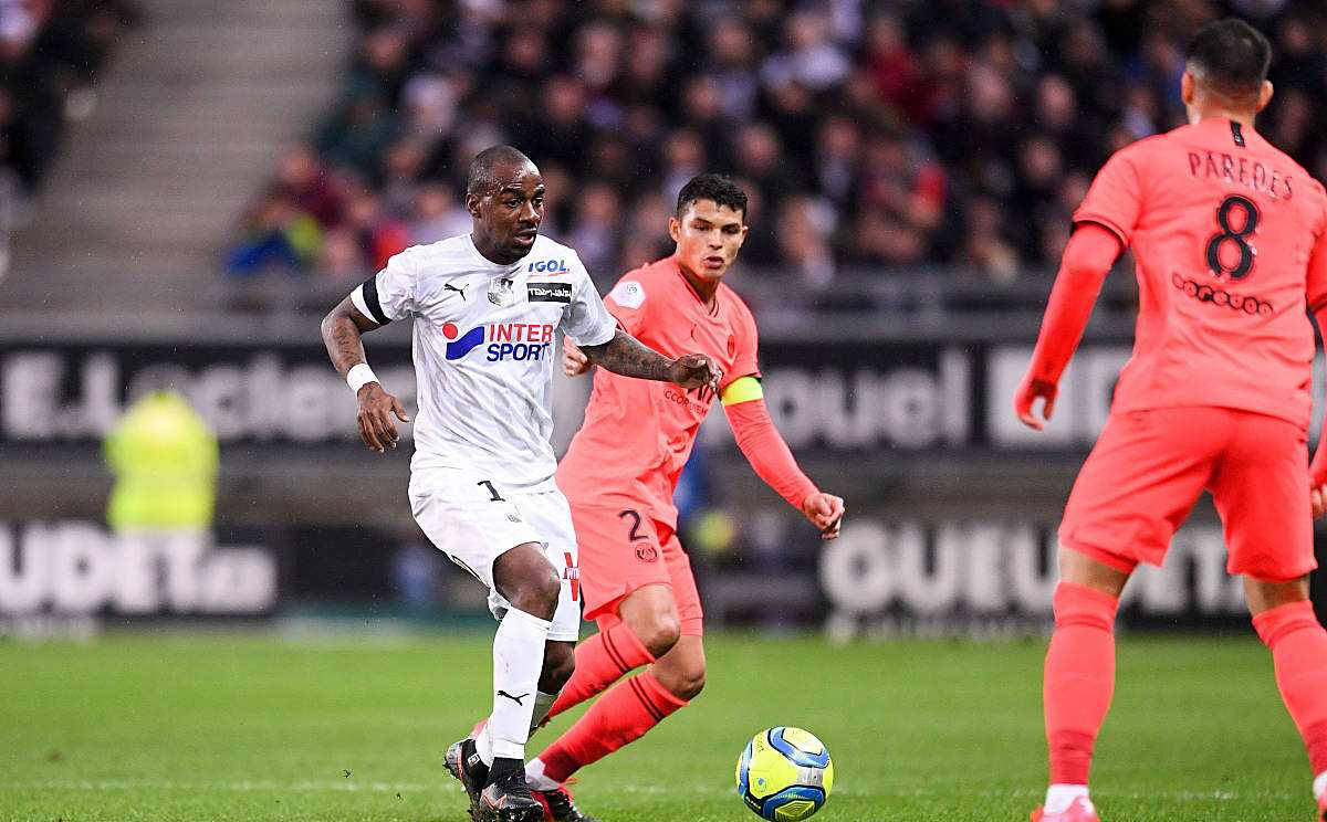 包含亚眠主场不敌里尔，遭遇连败的词条