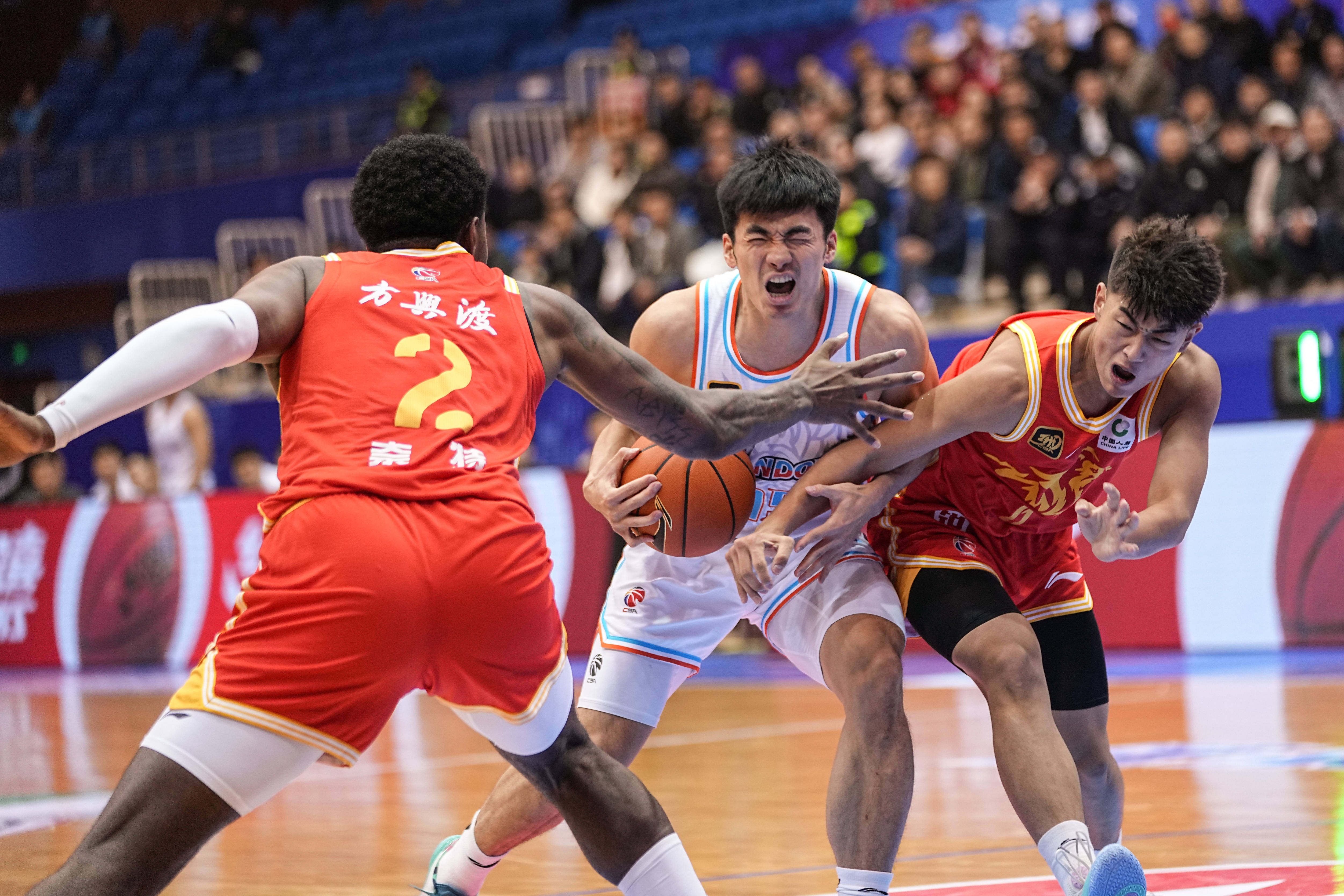 开云官网-广厦队球员在训练中全力以赴，锐意夺冠