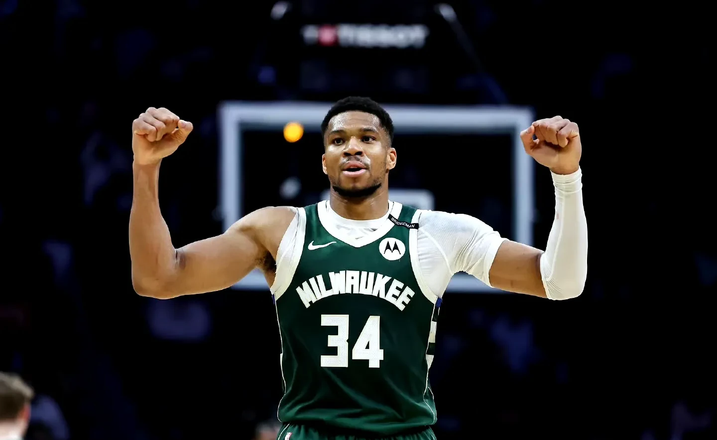 广州队翻盘雷霆，字母哥扛起全队