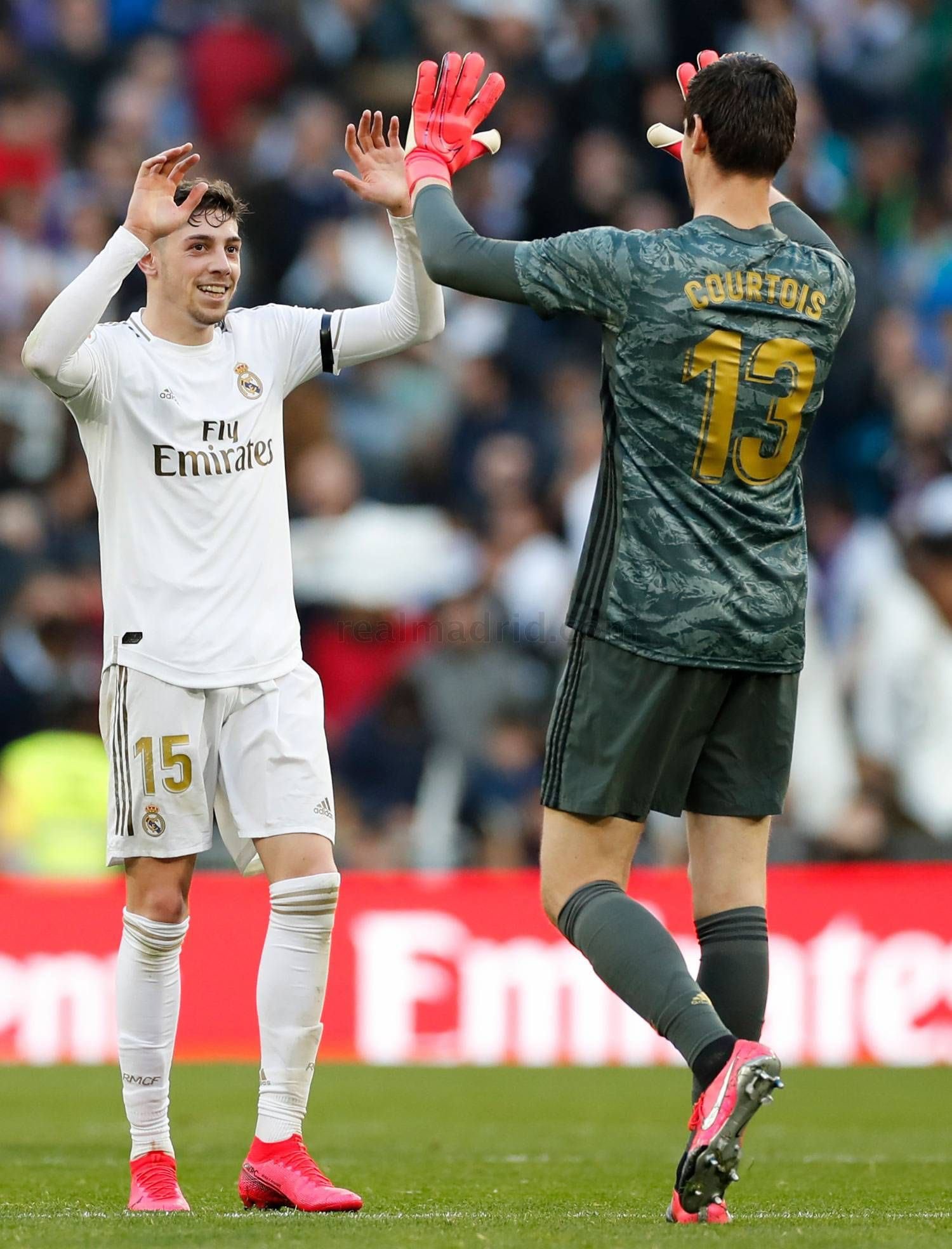 包含AC米兰横扫中国，库尔图瓦惊艳四座的词条