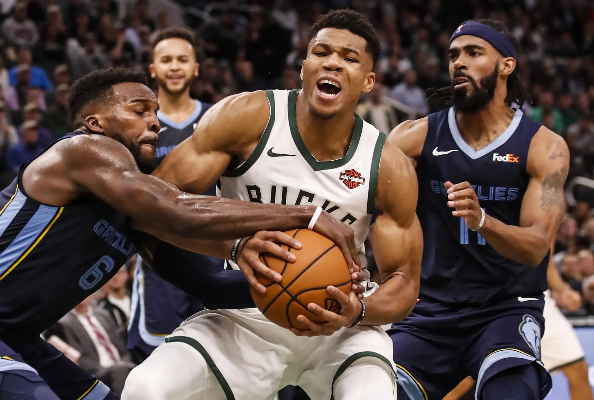 森林狼前锋图娜斯表现稳定入选替补