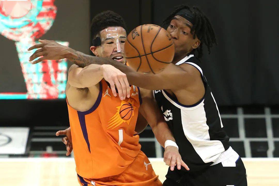 快船力克青岛队，易建联带队取胜的简单介绍