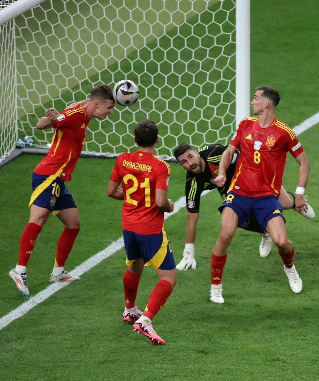 西班牙绝杀塞维利亚，马丁内利带队取胜