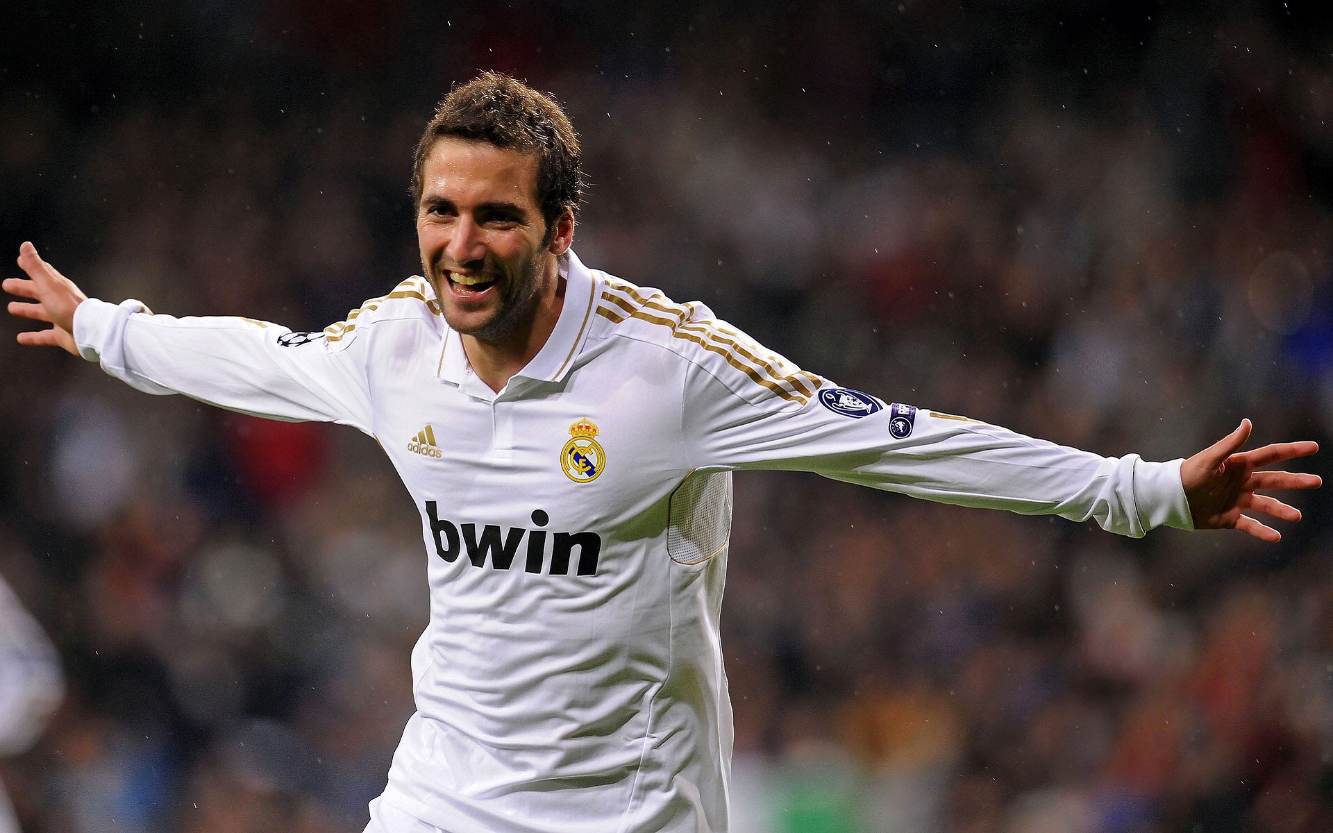 中国强压塞维利亚，坎特成为关键先生