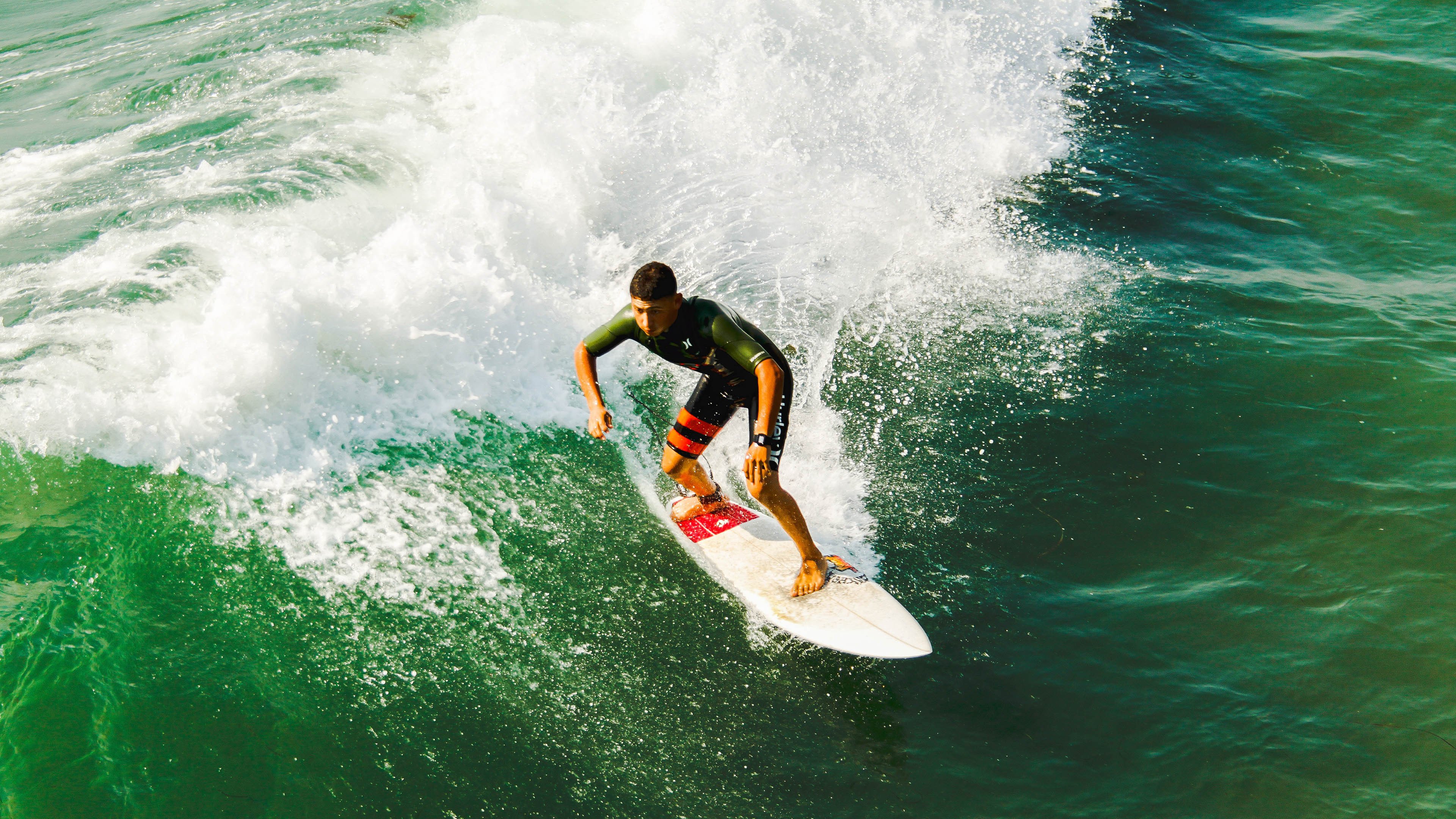 足球场上的碾压与乒乓球台的孤勇—当英格兰队横扫中国队，梁靖崑扛起全队前行